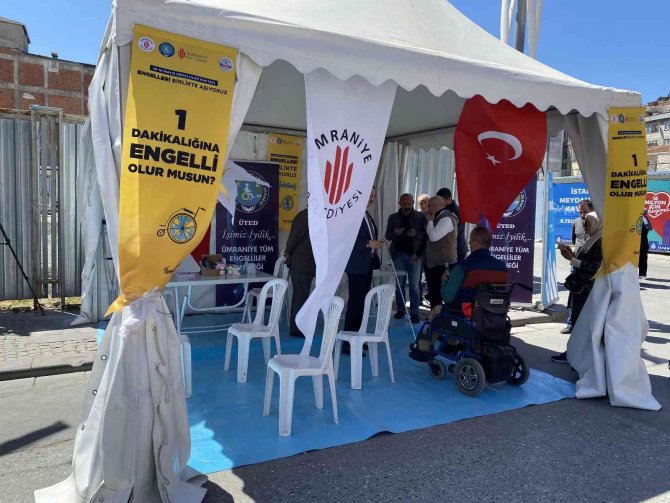 Ümraniye’de, Engellilerle Empati İçin 1 Dakikalığına Engelli Oldular