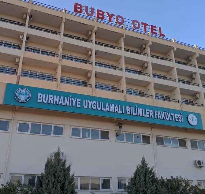 Burhaniye’de Üniversiteliler Üretmeye Devam Ediyor