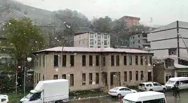 Nisan Karı, 3 Bin Rakımlı Karabet Geçidi’nde Etkili Oluyor