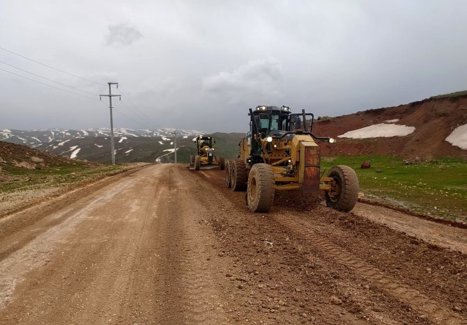 Van Büyükşehir Belediyesinden Yol Onarım Çalışması