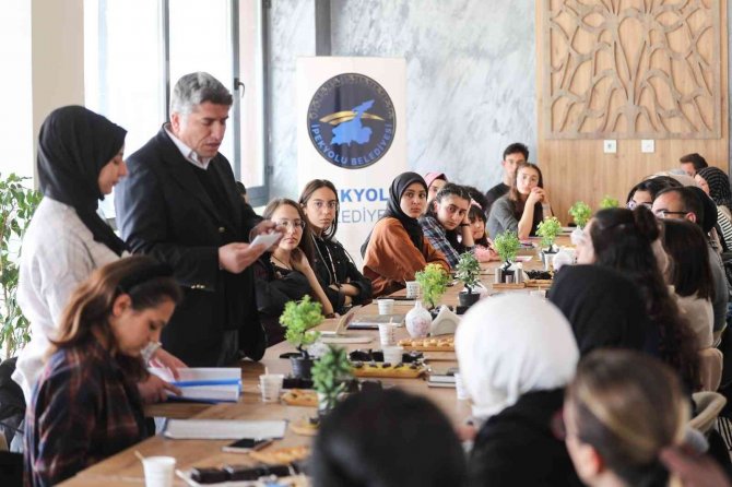 İ̇pekyolu’nda ‘Kitap Tahlil Programı’ Devam Ediyor