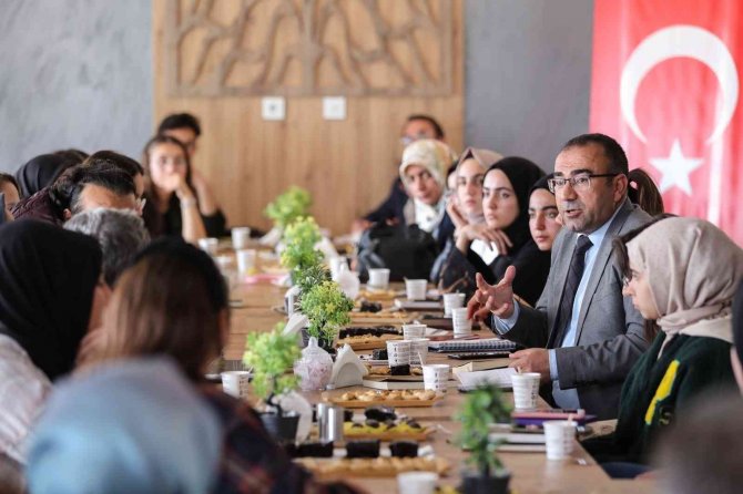 İ̇pekyolu’nda ‘Kitap Tahlil Programı’ Devam Ediyor