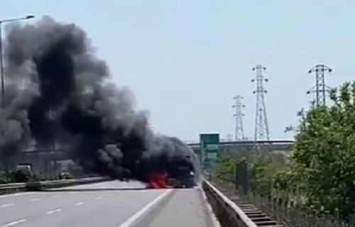 İ̇zmir’de Yakıt Yüklü Tanker Alev Aldı