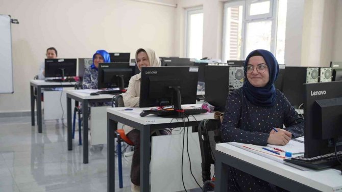 Tekstil Sektörüne Yeni Elemanlar Kazandırılıyor