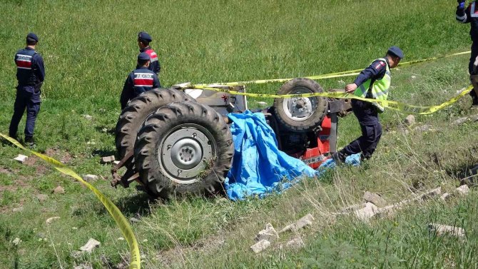Yozgat’ta Beton Parke Yüklü Traktör Devrildi: 1 Ölü