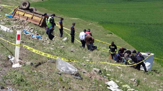 Yozgat’ta Beton Parke Yüklü Traktör Devrildi: 1 Ölü