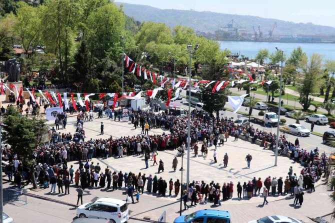 Fide Sırasına Giren Vatandaşlar İzdiham Oluşturdu