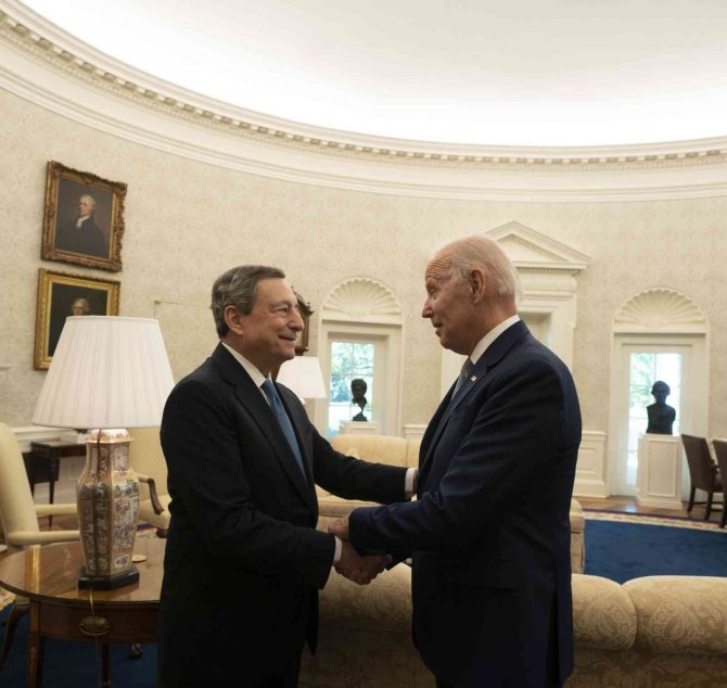 Biden, İ̇talya Başbakanı Draghi İle Beyaz Saray’da Bir Araya Geldi