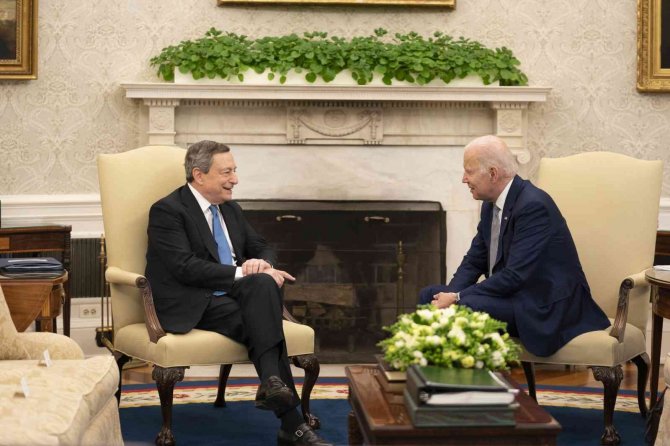 Biden, İ̇talya Başbakanı Draghi İle Beyaz Saray’da Bir Araya Geldi