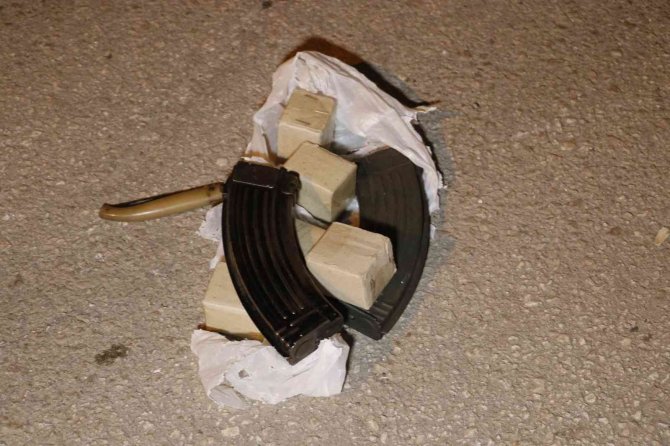 Motosiklet Üzerinde Ellerinde Kalaşnikofla Saldırıya Giden Şüpheliler Polise Yakalandı