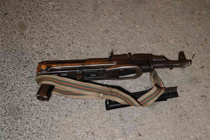Motosiklet Üzerinde Ellerinde Kalaşnikofla Saldırıya Giden Şüpheliler Polise Yakalandı