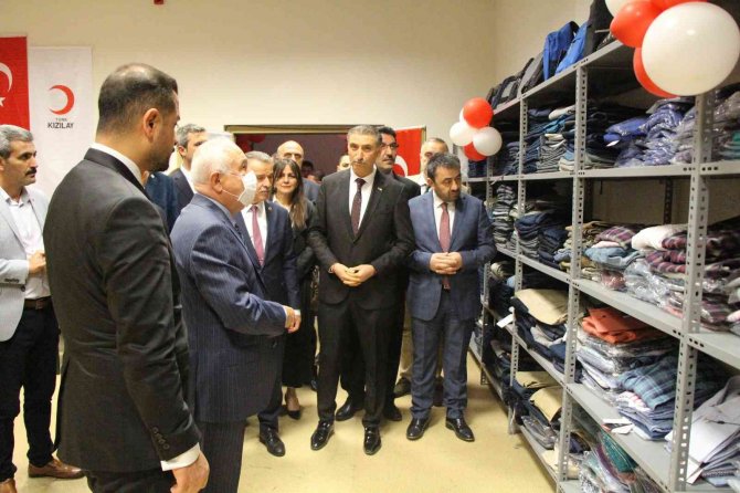 Cemil Çiçek: "Toplumumuzda Tenkit Çok, Takdir Az"