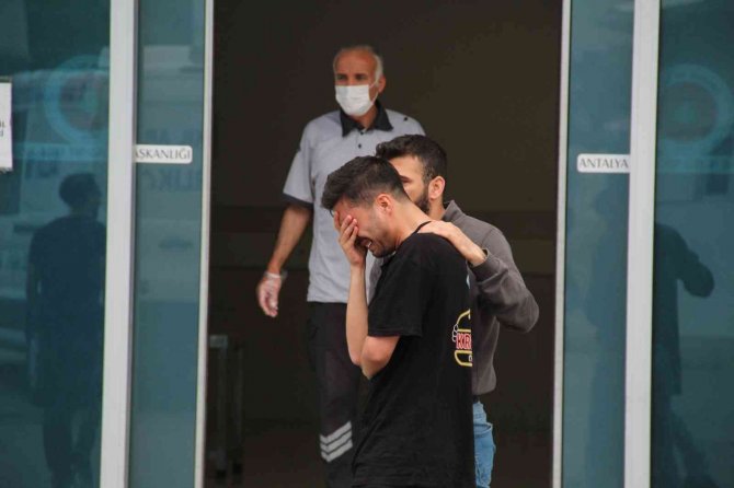 Evinde Ölü Bulunan Tıp Öğrencisinin Cenazesi Gözyaşları İçinde Alındı