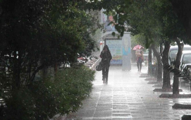 Aydınlılar Yağmura Hazırlıksız Yakalandı
