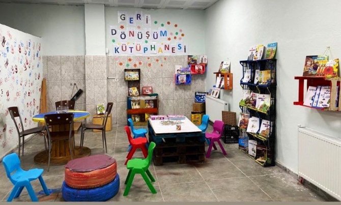 Atık Malzemelerden Okula Kütüphane