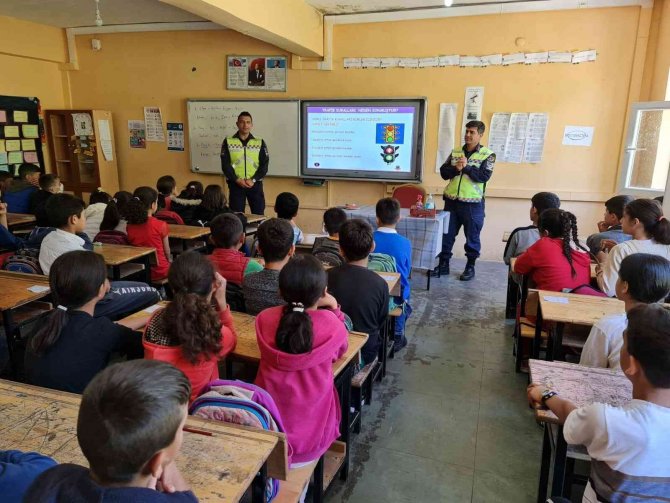 Jandarma Tarafından Öğrencilere, Trafik Eğitimi Verildi