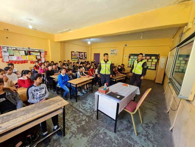 Jandarma Tarafından Öğrencilere, Trafik Eğitimi Verildi