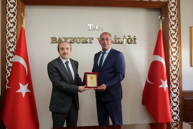 Bayburt’ta Yılın Şoförüne Plaket Takdim Edildi