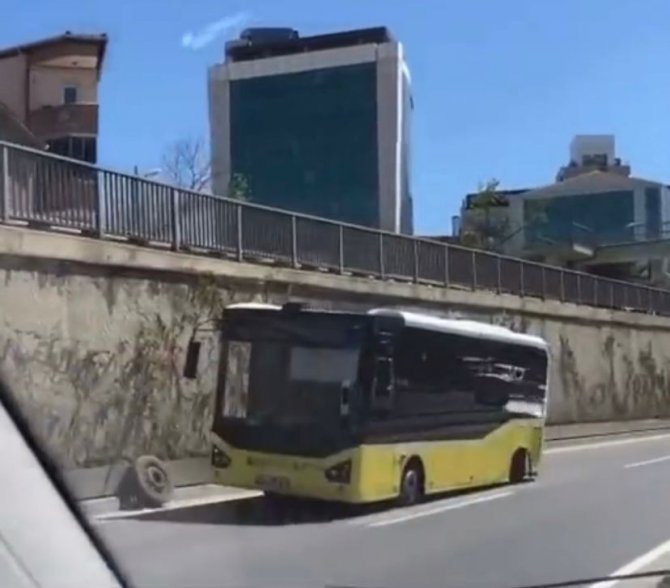 Beykoz’da Kaza Yapan İ̇ett Otobüsünün Lastiği Yola Savruldu