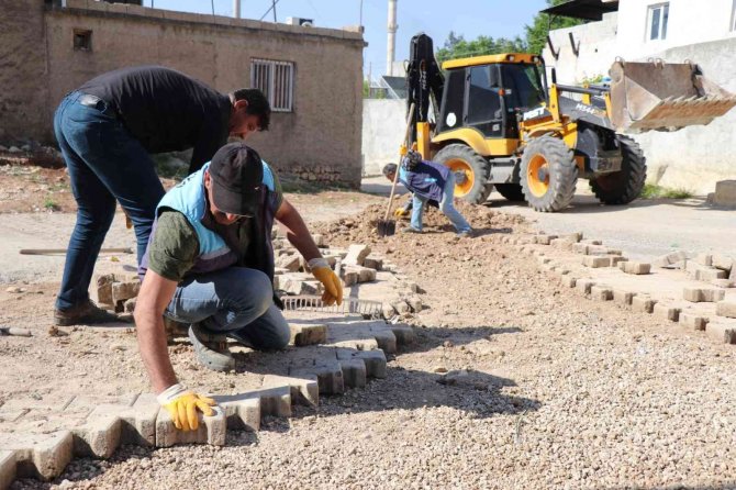 Bozova’da Bozulmuş Yollar Onarılıyor