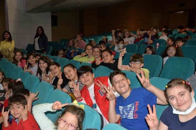 Bozüyük Belediye Tiyatrosu Minik Sanatseverlerle Buluşuyor