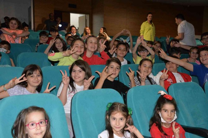 Bozüyük Belediye Tiyatrosu Minik Sanatseverlerle Buluşuyor