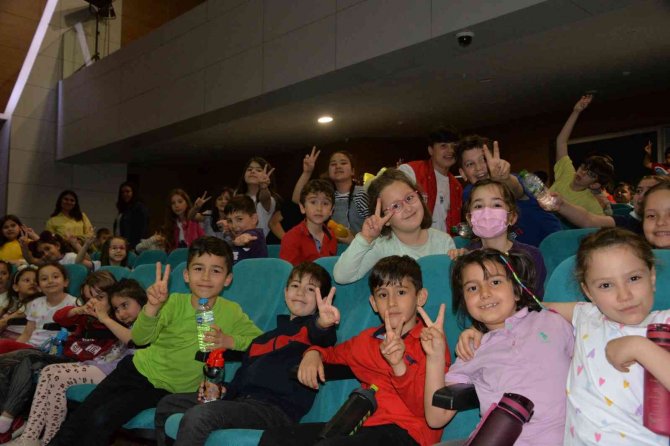 Bozüyük Belediye Tiyatrosu Minik Sanatseverlerle Buluşuyor