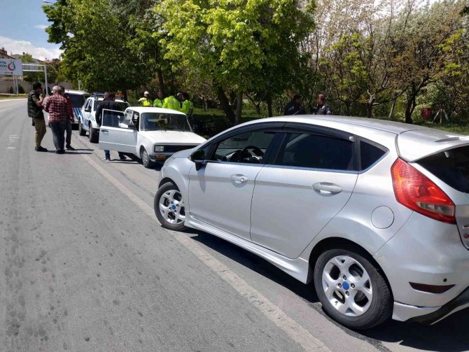 Çalıntı Otomobille Kaçan Üniversiteli 100 Kilometre Sonra Polise Yakalandı