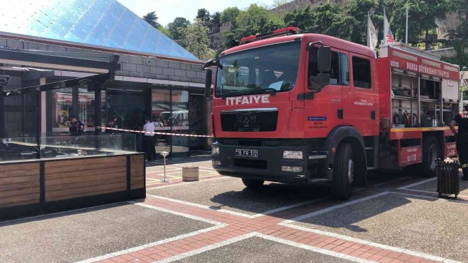Bursa’da Avm’deki Göçükte Enkaz Altında Kalan Kimse Yok