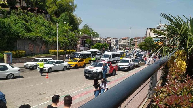 Bursa’da Avm’de Çökme Meydana Geldi, Afad Ekipleri Sevk Edildi