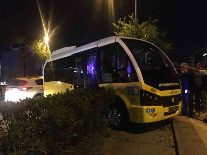 Bursa’da Sıkışmalı Kaza: 3 Yaralı