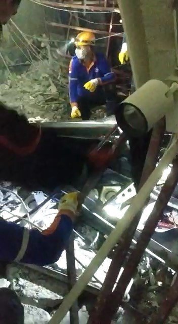 Bursa’daki Göçükte Gölcük Depremini Andıran Görüntüler..."kimse Var Mı"