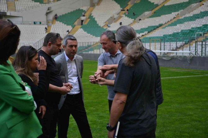 Bursaspor’da Çim Sahalar Yenileniyor