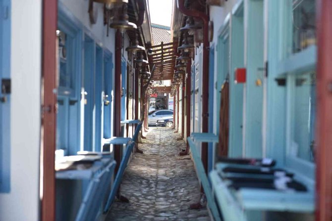 Tarihi Dikiciler Arastasında Esnaf Yeniden Kepenk Açtı