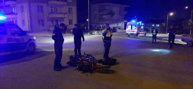 Otomobille Çarpışan Motokurye Hayatını Kaybetti