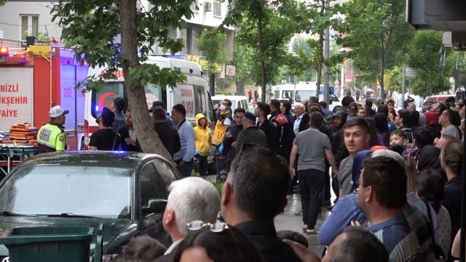 Genç Kız Kalabalığa Korku Dolu Anlar Yaşattı