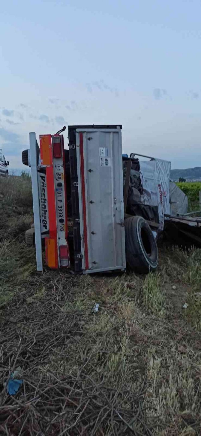 Atv Motosiklet Taşıyan Tır Devrildi: 2 Yaralı