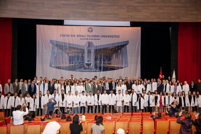 Eczacılar Önlük Giydi