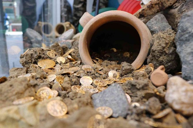 Dedektör İle Sahillerde Altın Arayacaklar Dikkat