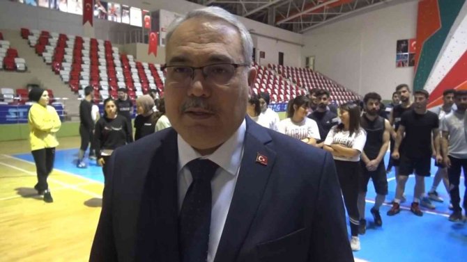 Muş’ta İlk Kez Hızlı Tırmanış Duvarı Temel Eğitimi Başlatıldı