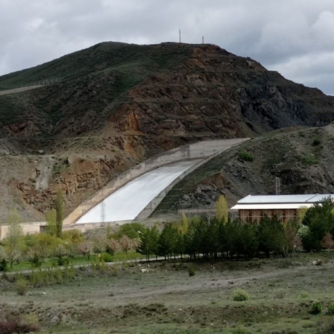 Tercan Barajında Su Seviyesi Yüzde Yüze Ulaştı