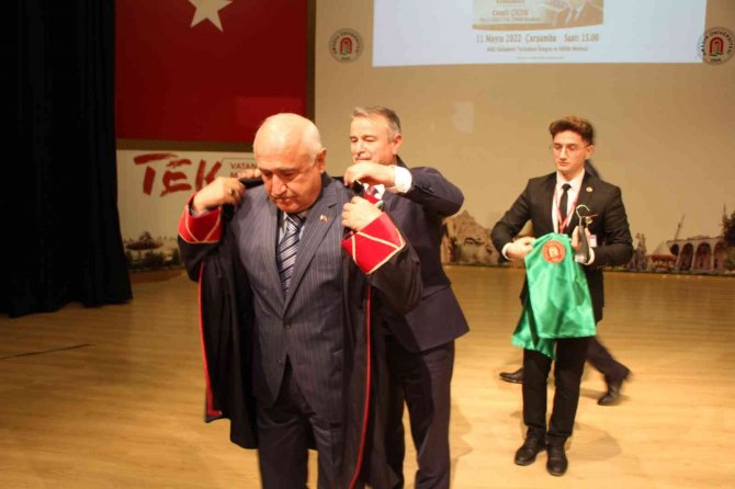 Cemil Çiçek: "Toplumumuzda Tenkit Çok, Takdir Az"