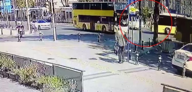 Fatih’te Tramvay İle İ̇ett Otobüsün Çarpıştığı Kaza Anı Kamerada