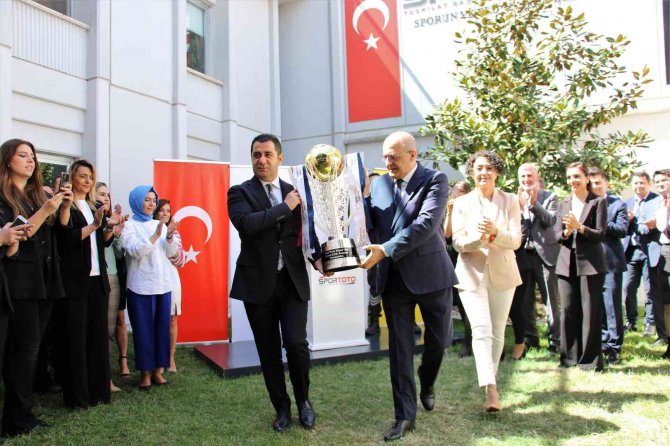 Şampiyon Trabzonspor’un Kupası Teslim Edilmek Üzere Tff’ye Gönderildi