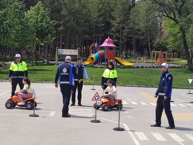 Gediz’de Öğrencilere Uygulamalı Trafik Eğitimi