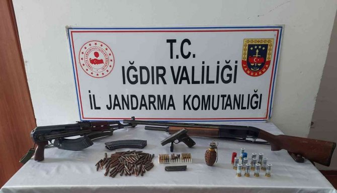 Iğdır’da Kalaşnikof Silah Ve Parça Tesirli El Bombası Ele Geçirildi