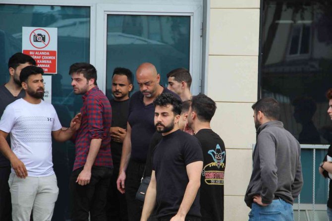 Evinde Ölü Bulunan Tıp Öğrencisinin Cenazesi Gözyaşları İçinde Alındı