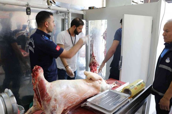 Şanlıurfa’da 1 Ton 250 Kilo Bozuk Et Ele Geçirildi