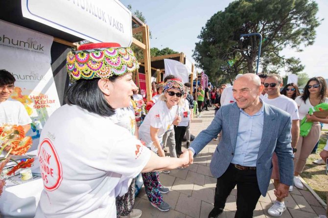 Maraton İ̇zmir’de Sivil Topluma 4 Milyon Tl’lik Katkı