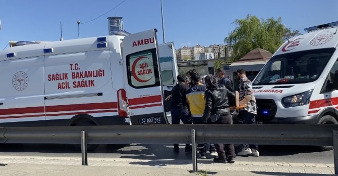 Kadıköy’de Güzergahının Dışına Çıkan Minibüsçünün E-5’te İndirdiği Yolcuya Motosiklet Çarptı